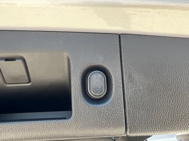 Used 2017 Chevrolet Suburban Premier RWD image 20