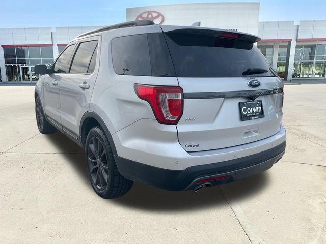Used 2017 Ford Explorer XLT w/ Equipment Group 202A FWD image 3