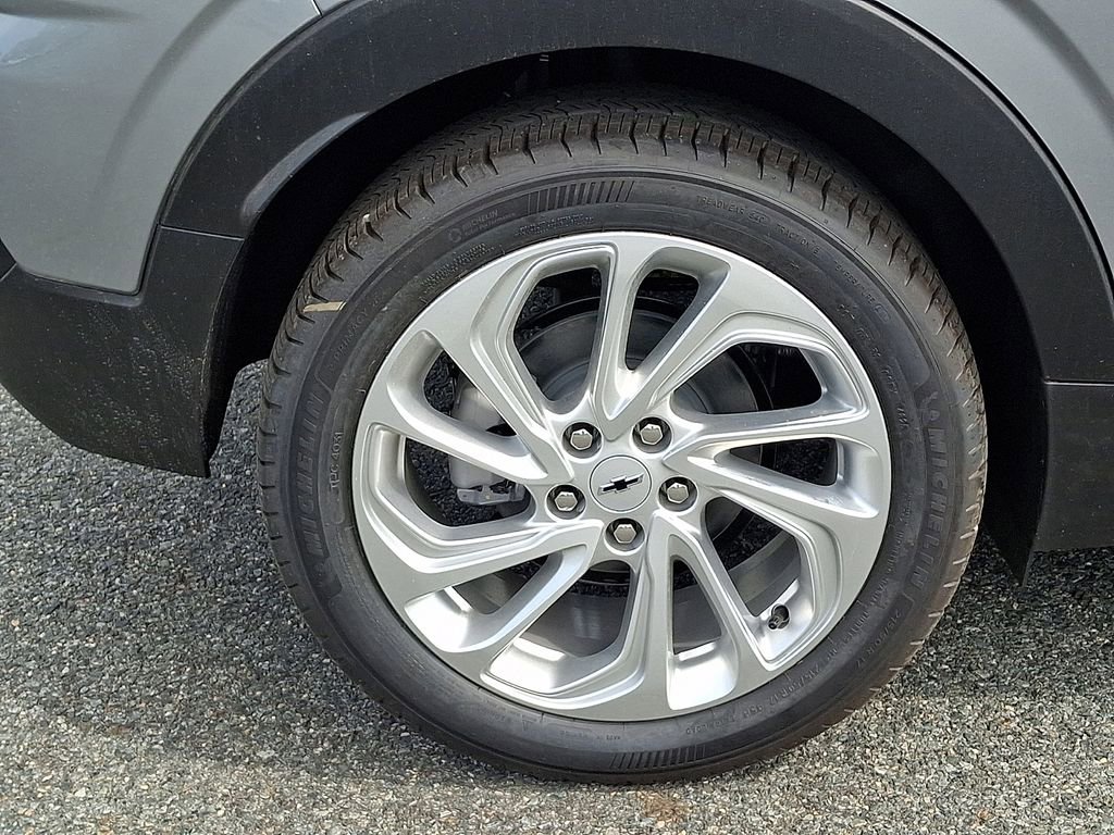 New 2027 Chevrolet Bolt LT w/ Comfort Package FWD image 5
