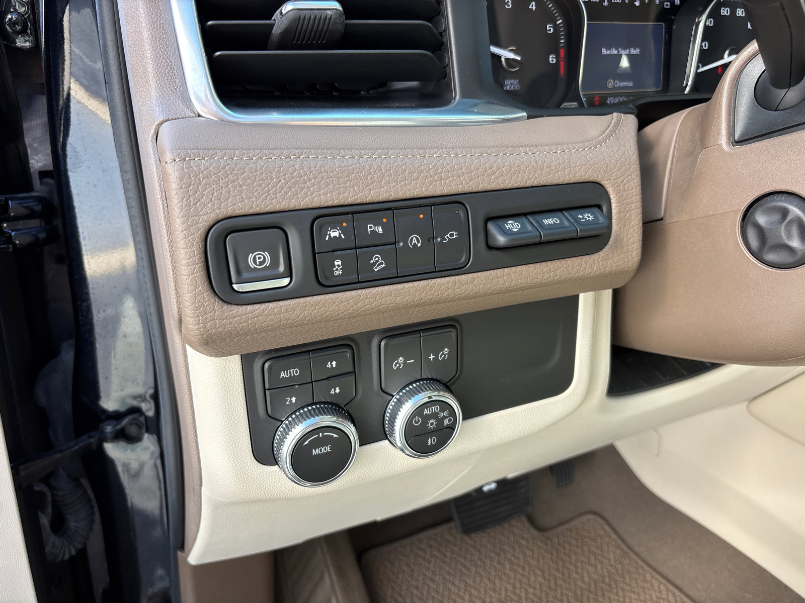 Used 2021 GMC Yukon Denali w/ Denali Premium Package image 15