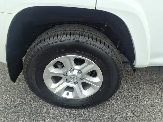 Certified 2024 Toyota 4Runner SR5 Premium w/ Moonroof Package AWD/4WD image 32