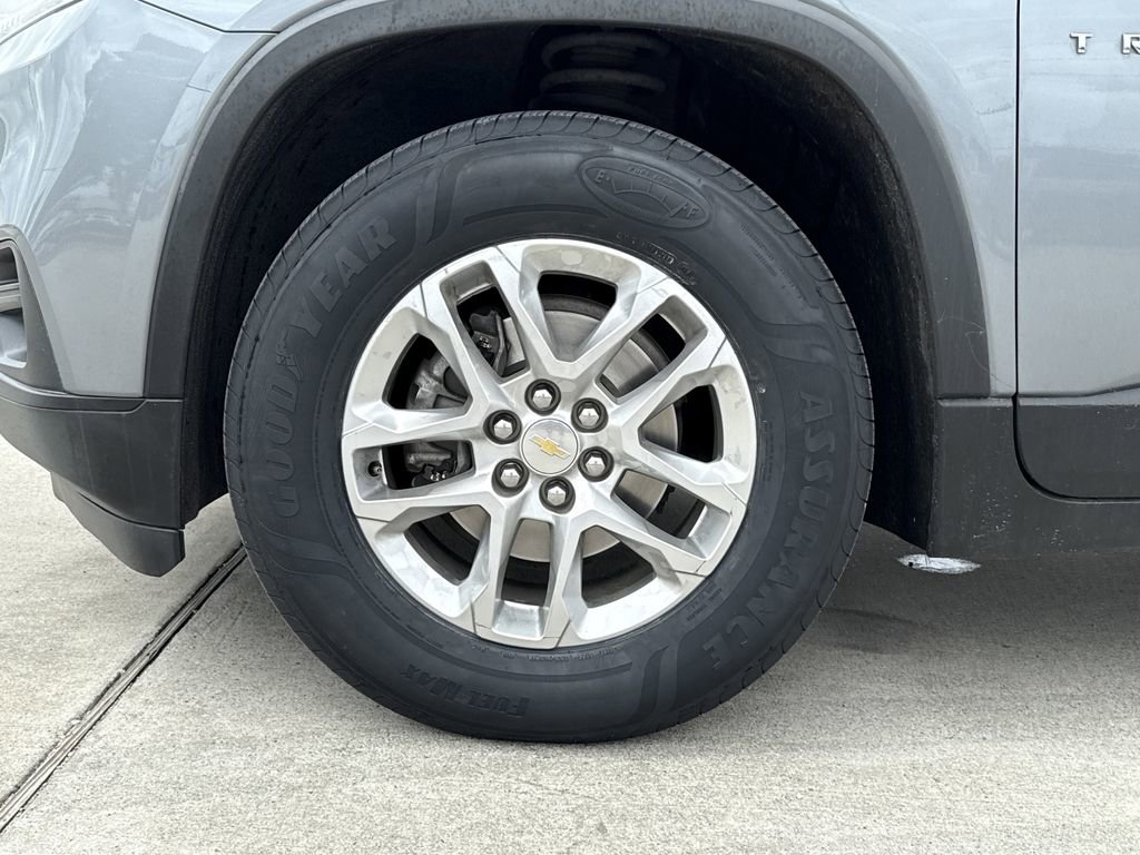 Used 2021 Chevrolet Traverse LS FWD image 6