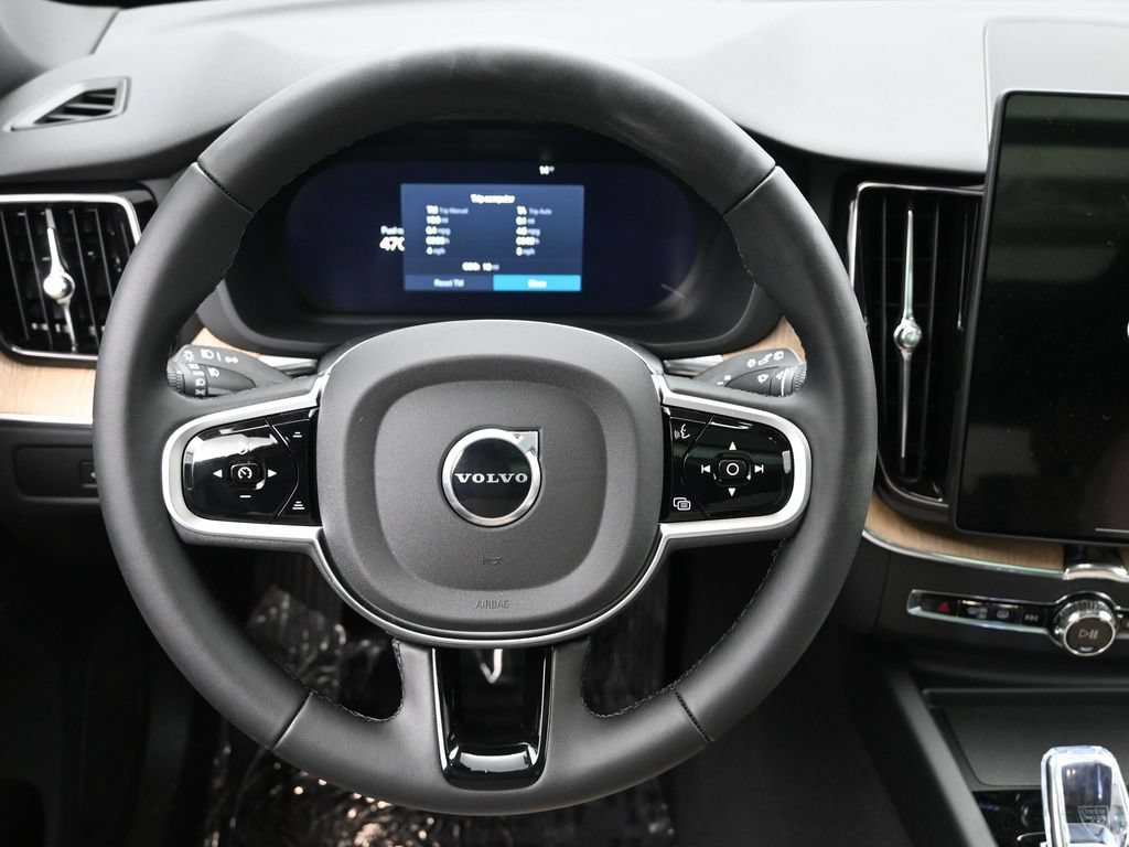 New 2026 Volvo XC60 B5 Plus w/ Protection Package Premier AWD/4WD image 17