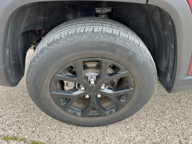 Used 2024 Jeep Grand Cherokee Altitude AWD/4WD image 11