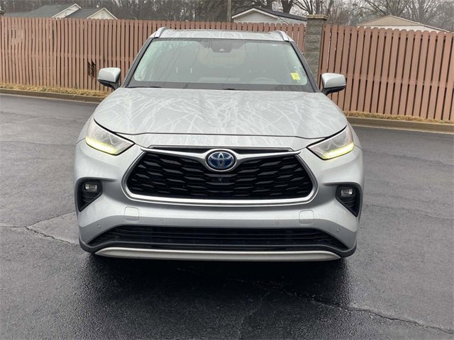 Used 2020 Toyota Highlander Platinum image 2