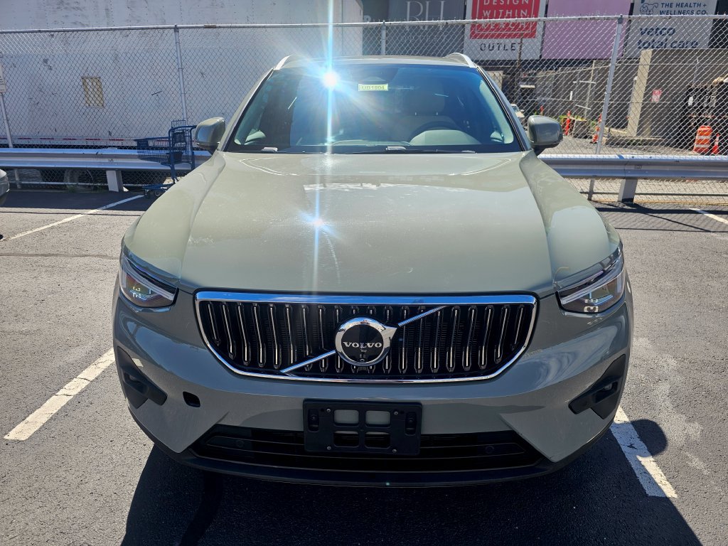 Certified 2024 Volvo XC40 B5 Plus w/ Protection Package Premier AWD/4WD image 6
