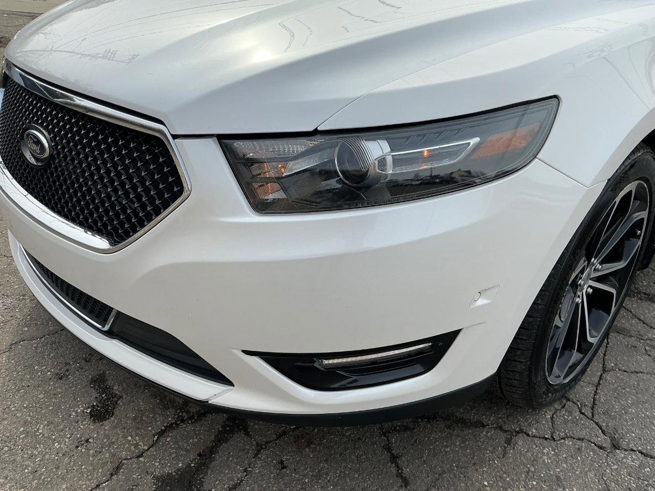 Used 2013 Ford Taurus SHO image 10