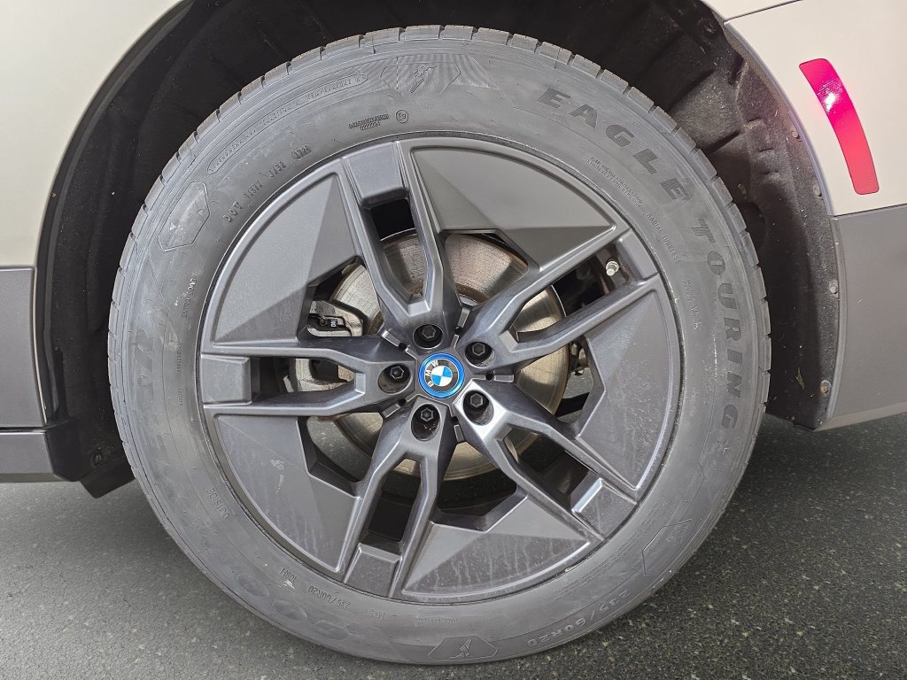 Certified 2024 BMW iX xDrive50 w/ Premium Package AWD/4WD image 34