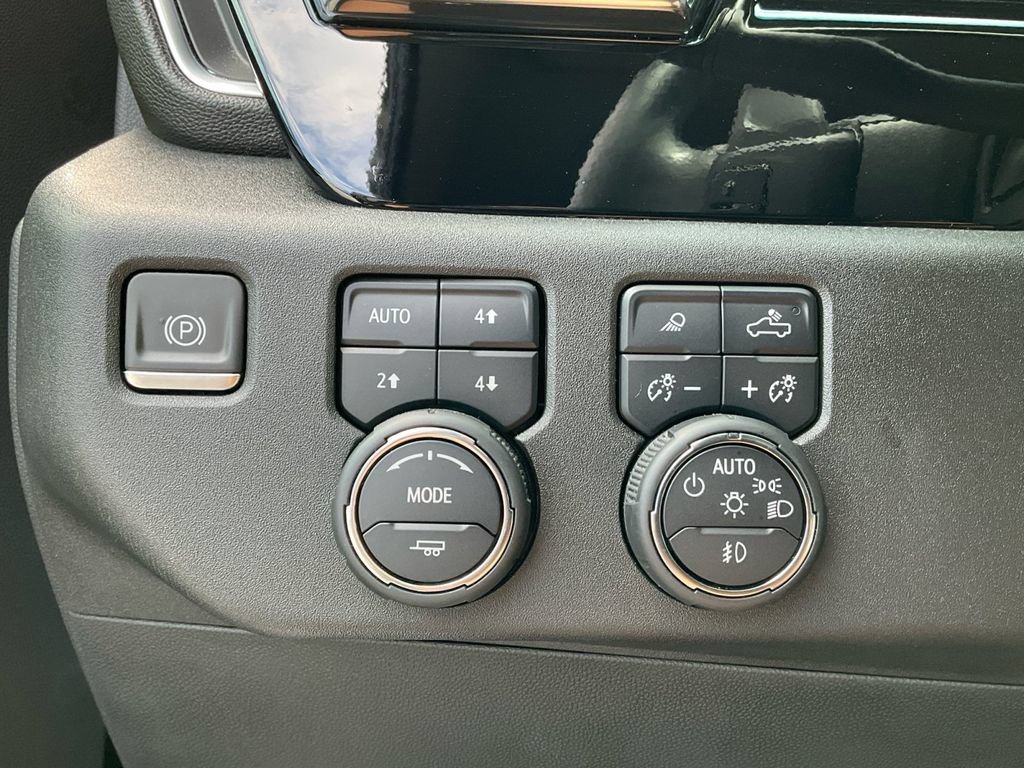 Used 2023 Chevrolet Silverado 1500 LTZ w/ LTZ Convenience Package II AWD/4WD image 33