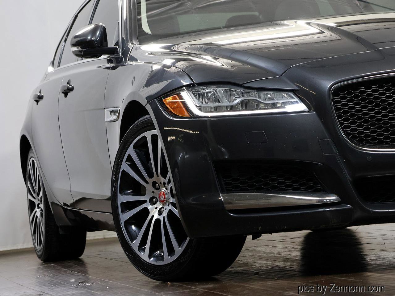 Used 2020 Jaguar XF Prestige image 4
