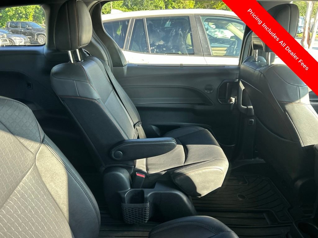 Used 2022 Toyota Sienna XSE w/ XSE Plus Package FWD image 5