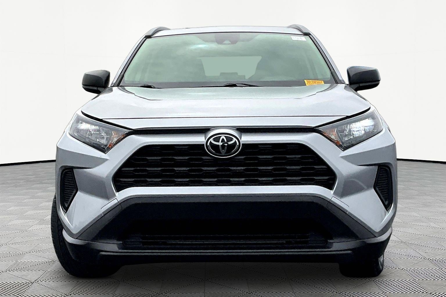 Used 2021 Toyota RAV4 LE AWD/4WD image 3