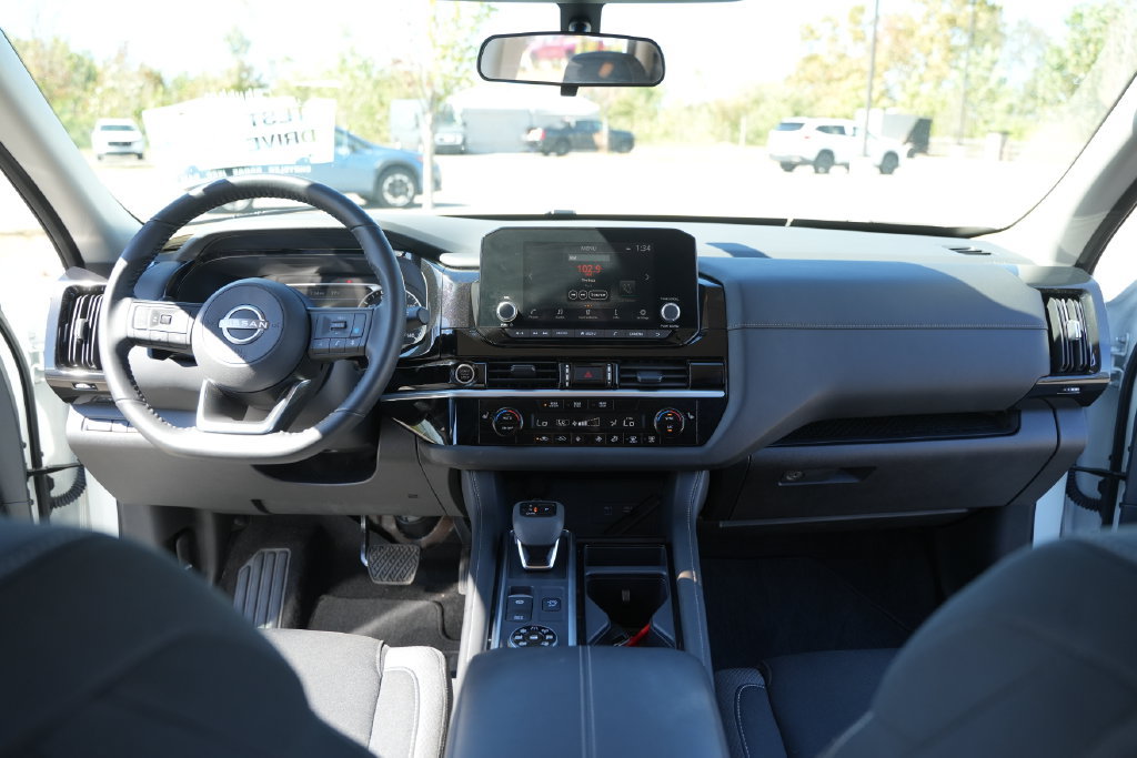 Used 2024 Nissan Pathfinder SV AWD/4WD image 26