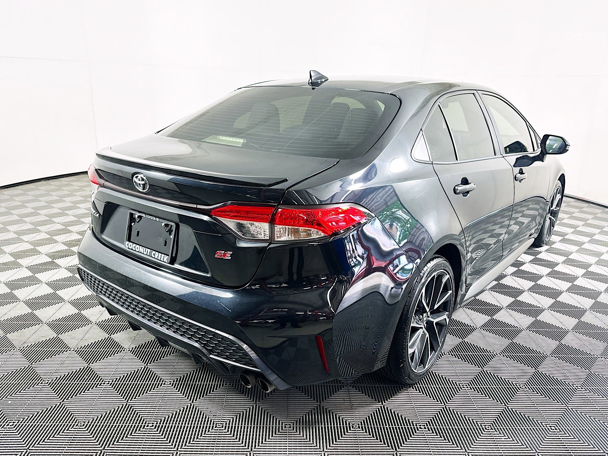Used 2020 Toyota Corolla SE image 3