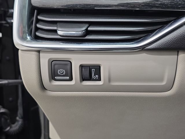 Used 2022 Cadillac XT4 Premium Luxury w/ Cold Weather Package image 23