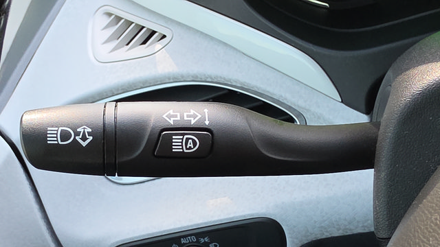 Used 2020 Chevrolet Bolt Premier w/ Infotainment Package FWD image 17