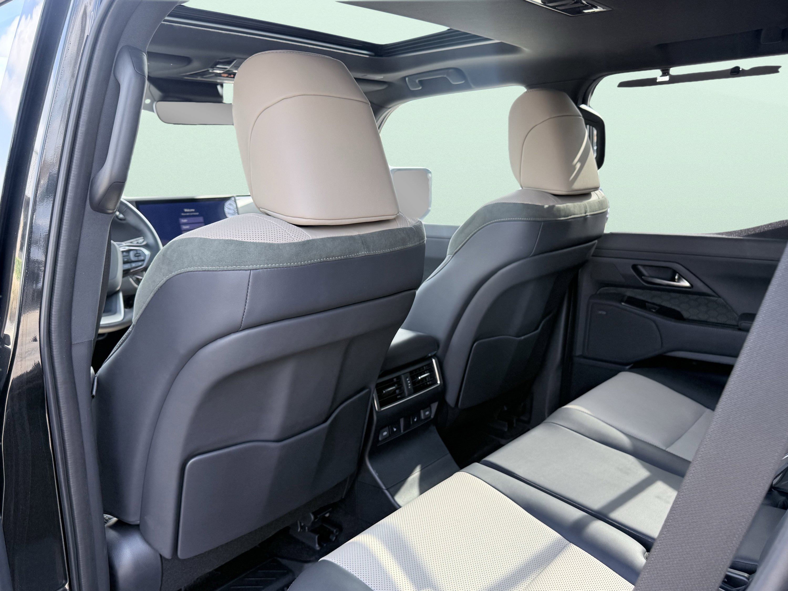 Used 2024 Lexus GX 550 image 19