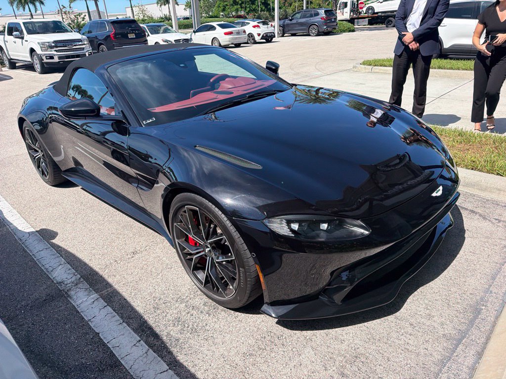 Used 2022 Aston Martin V8 Vantage Roadster RWD image 3
