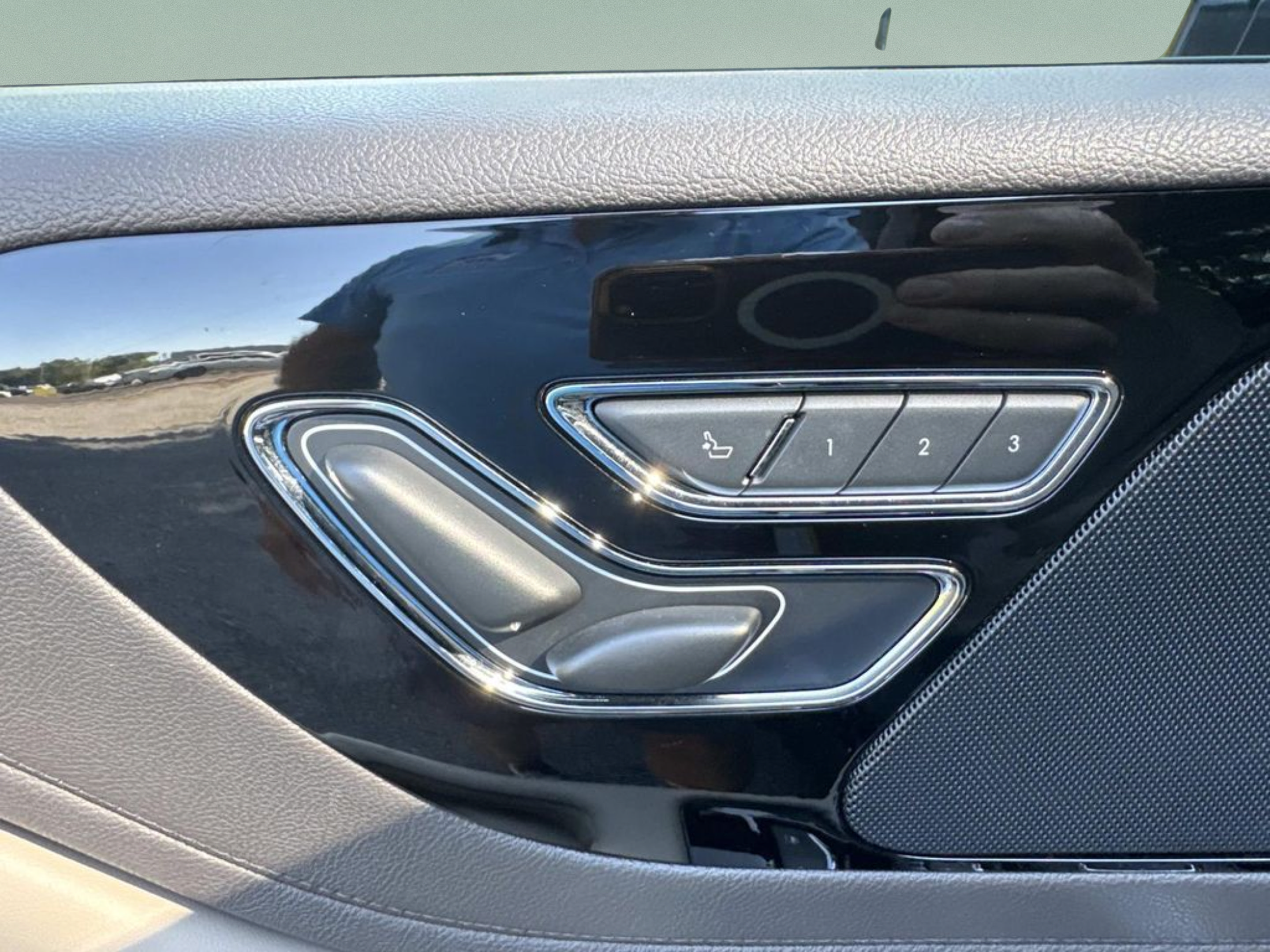 Used 2021 Lincoln Aviator Reserve w/ Elements Package Plus AWD/4WD image 25