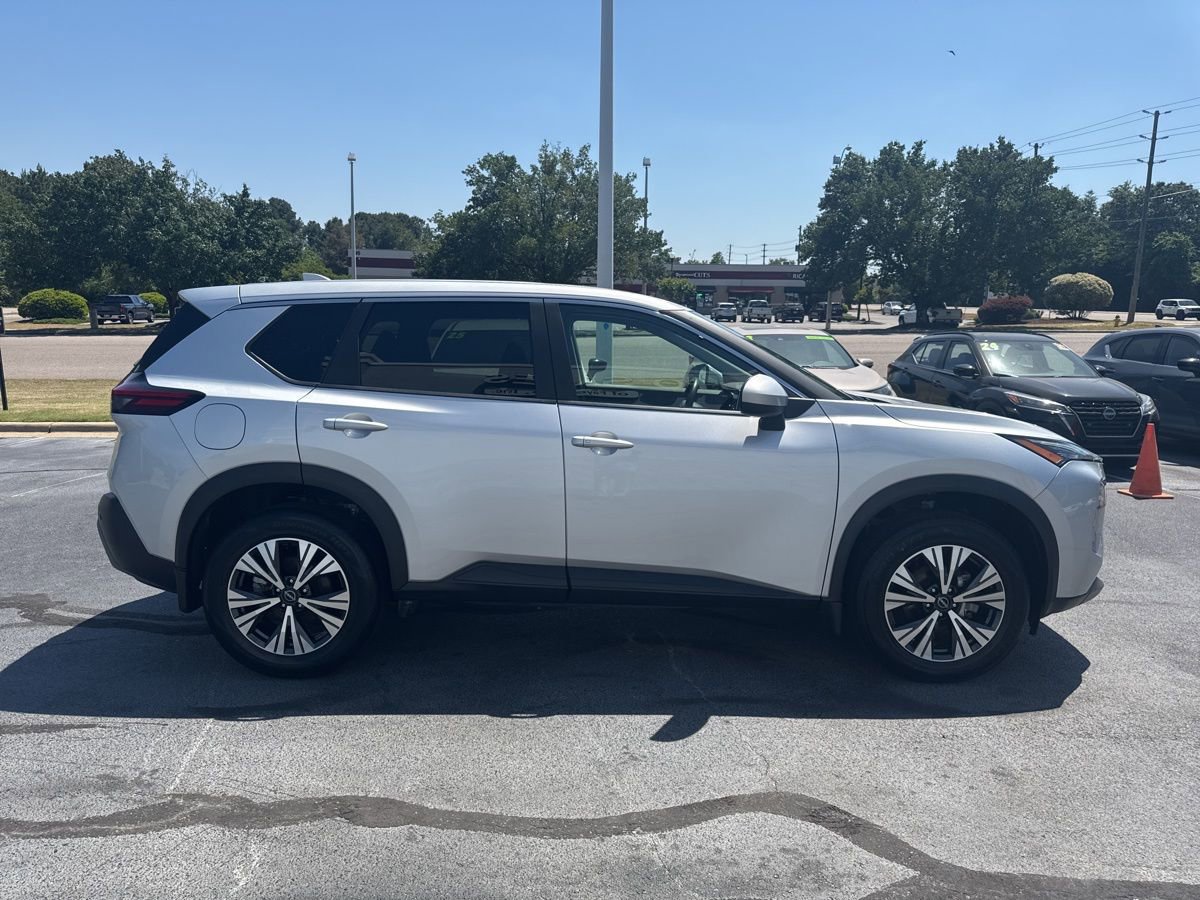 Used 2023 Nissan Rogue SV image 8
