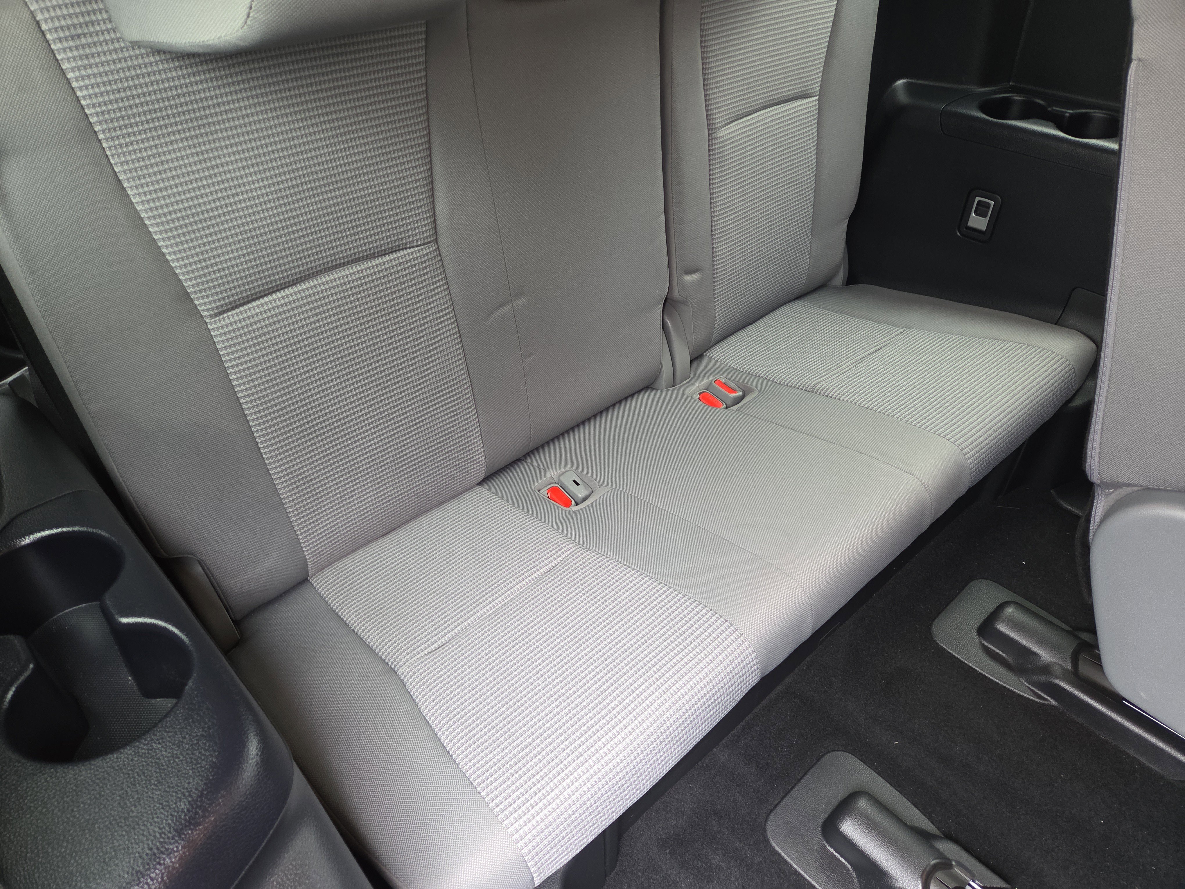 Used 2020 Toyota Highlander LE image 20