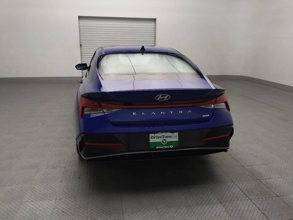 Used 2025 Hyundai Elantra Limited FWD image 6