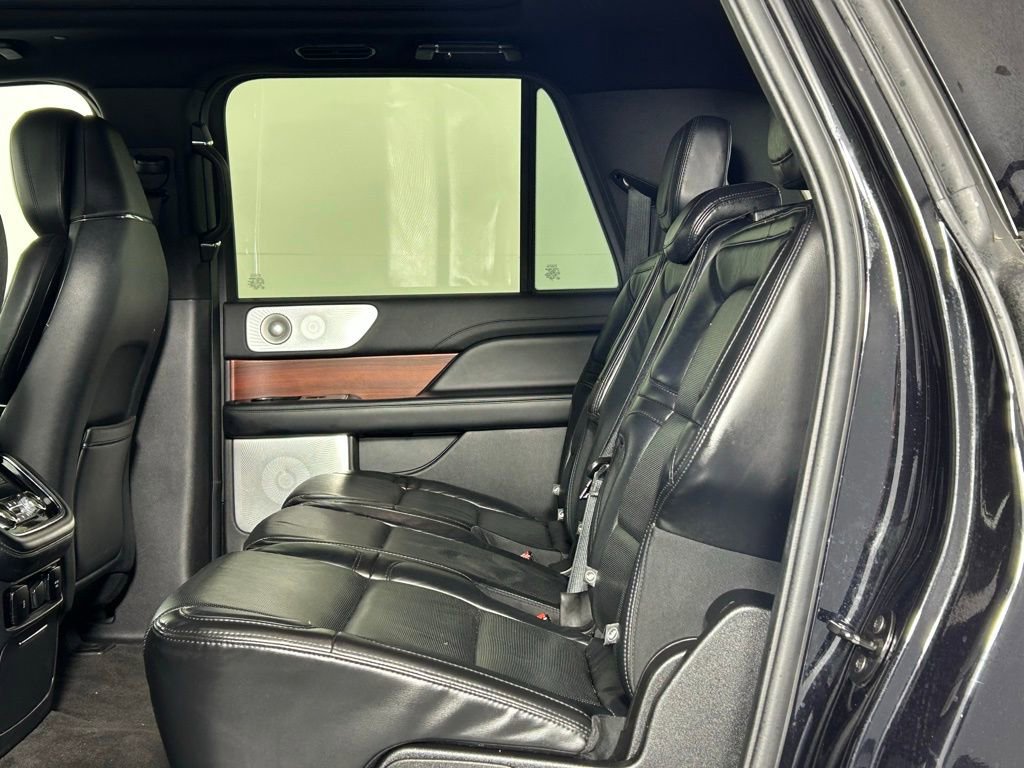 Used 2020 Lincoln Navigator L Reserve w/ Luxury Package AWD/4WD image 19