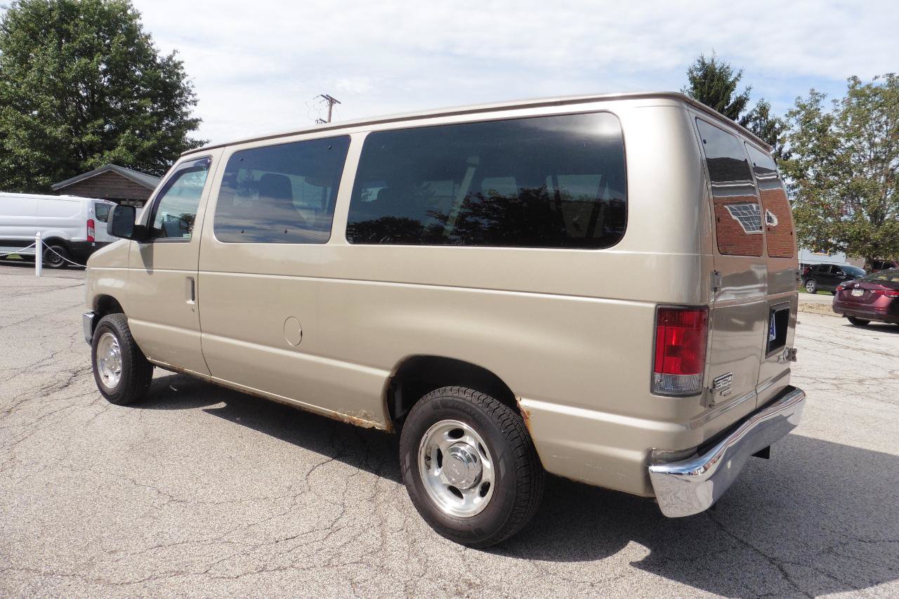 Used 2012 Ford E-150 and Econoline 150 Wagon RWD image 2