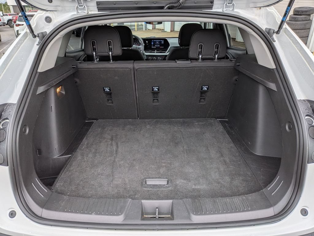 Used 2025 Chevrolet Trax LS FWD image 25