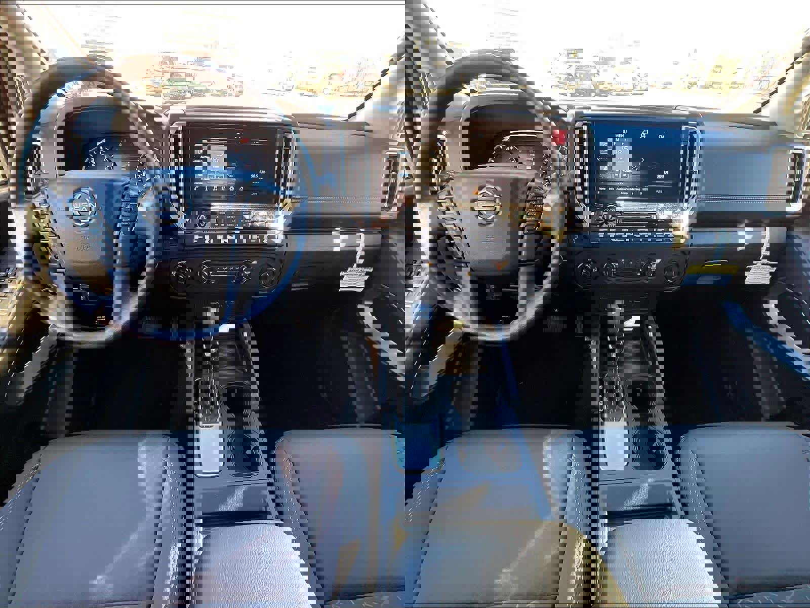 Used 2025 Nissan Frontier SV image 21