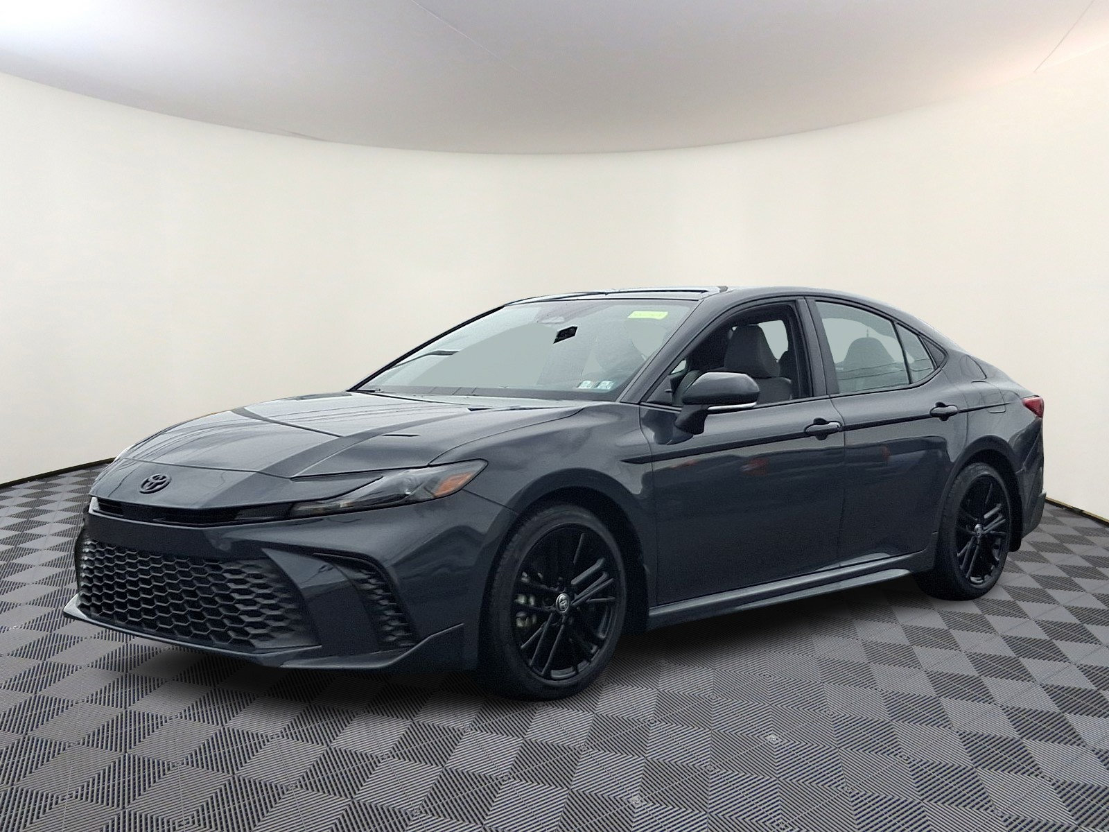 Used 2025 Toyota Camry SE w/ Convenience Package FWD image 3