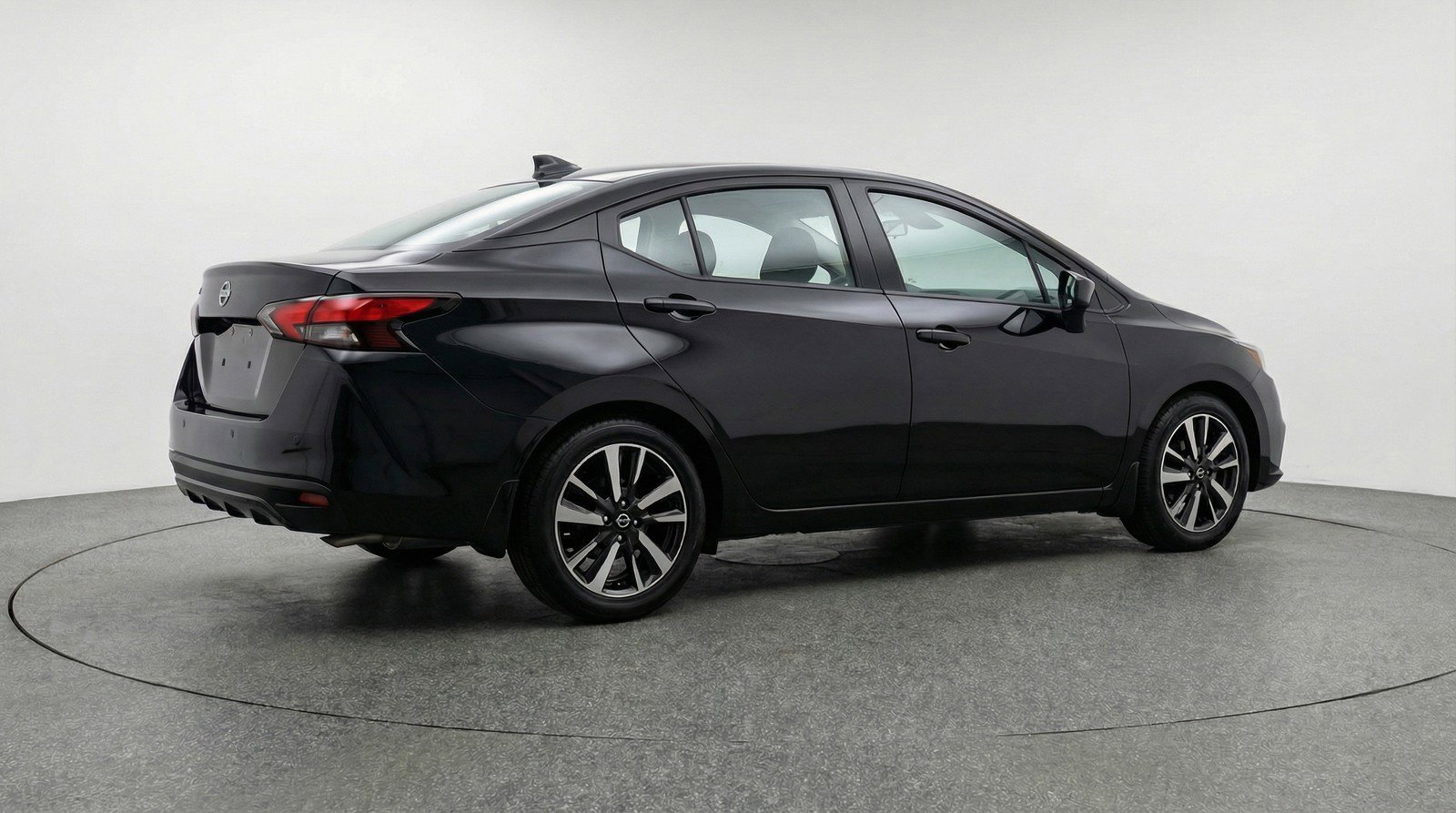 Used 2025 Nissan Versa SV image 9