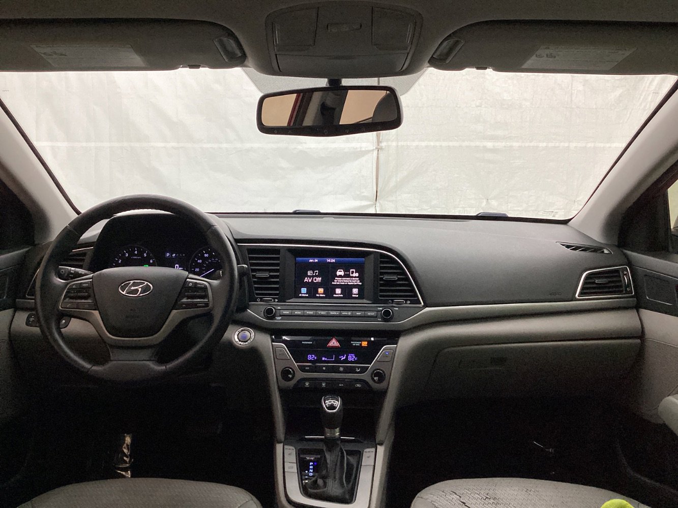 Used 2017 Hyundai Elantra Limited image 27