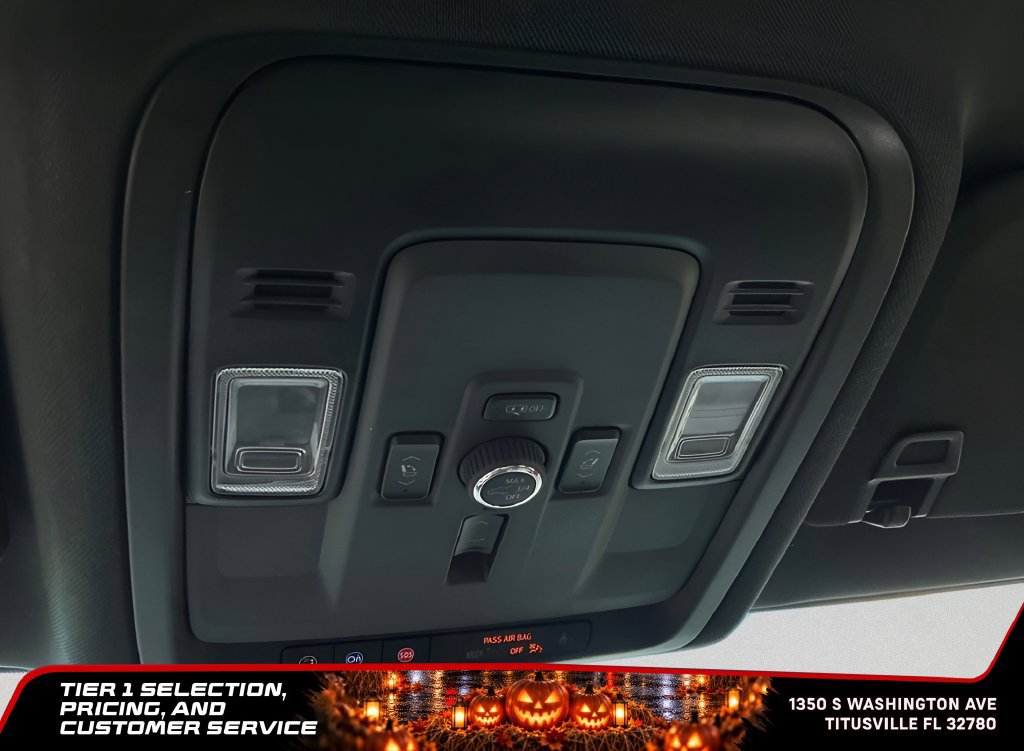 Used 2025 Chevrolet Suburban Premier RWD image 38