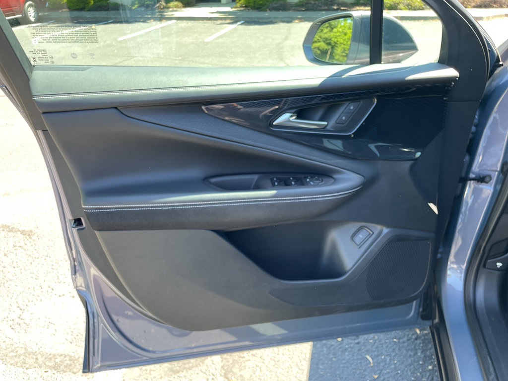 Used 2024 Chevrolet Blazer EV LT AWD/4WD image 19