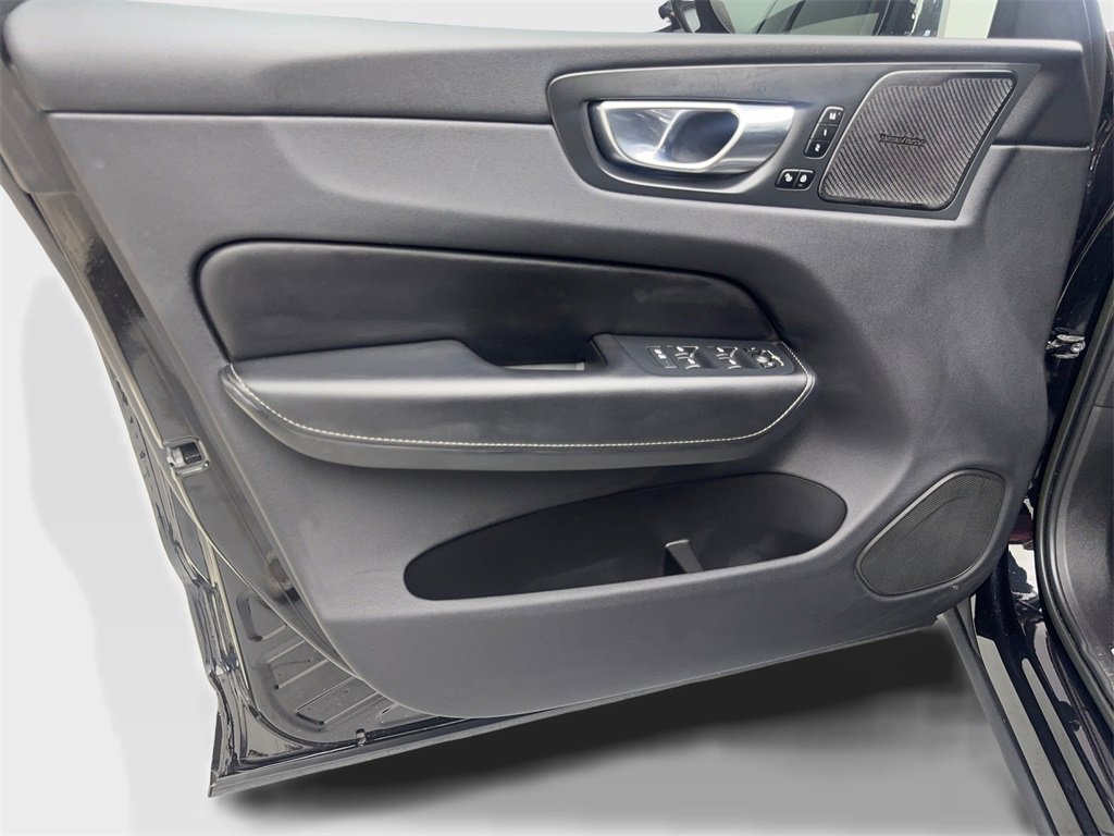 Used 2022 Volvo XC60 B5 Inscription w/ Protection Package Premier image 31