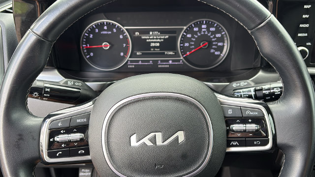 Used 2022 Kia Sorento S FWD image 13