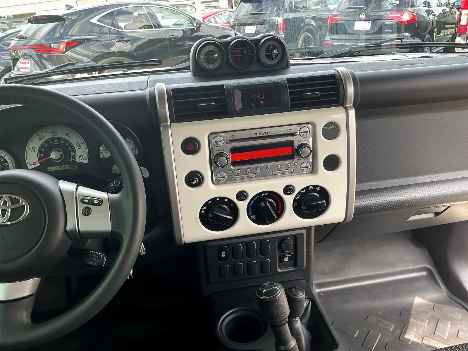 Used 2014 Toyota FJ Cruiser 4WD w/ Convenience Package image 8