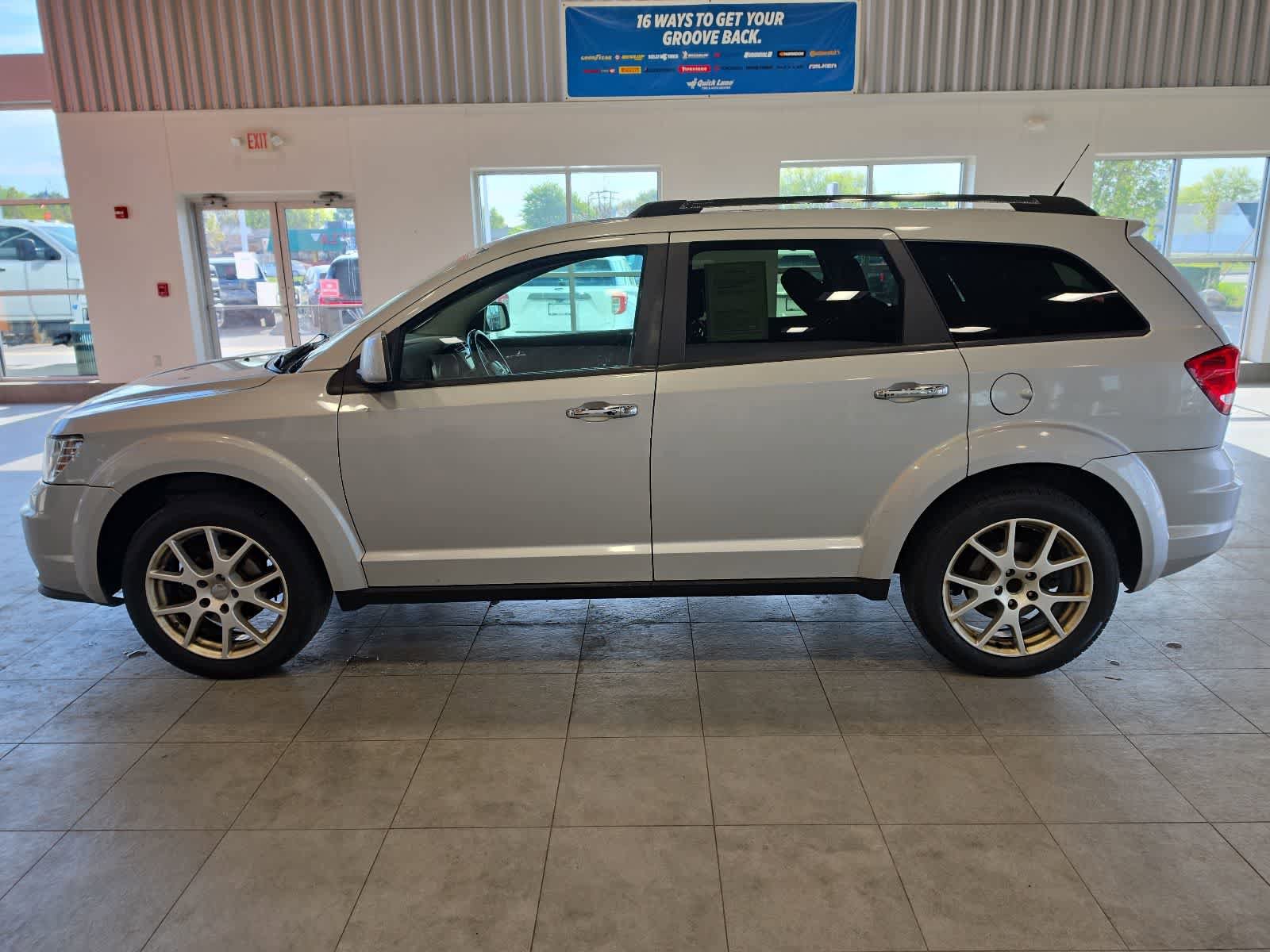 Used 2011 Dodge Journey Crew FWD image 12