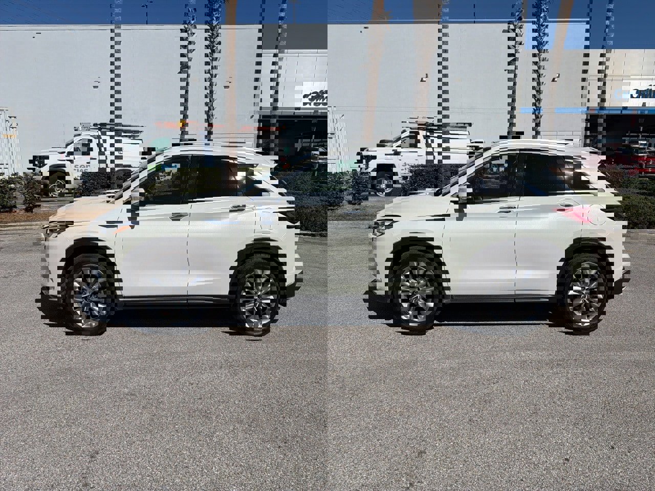 Used 2020 INFINITI QX50 Luxe w/ Navigation Package image 2