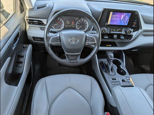 Used 2023 Toyota Highlander XLE AWD/4WD image 8