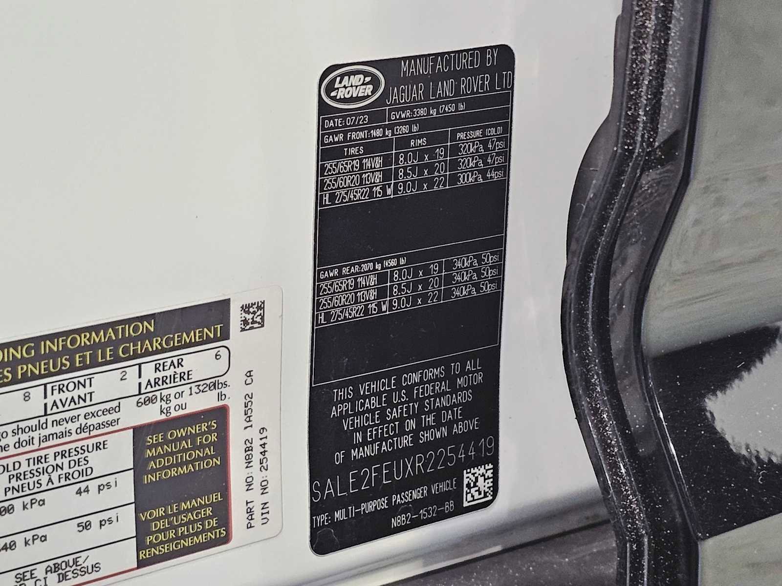 Used 2024 Land Rover Defender 130 X-Dynamic SE image 30