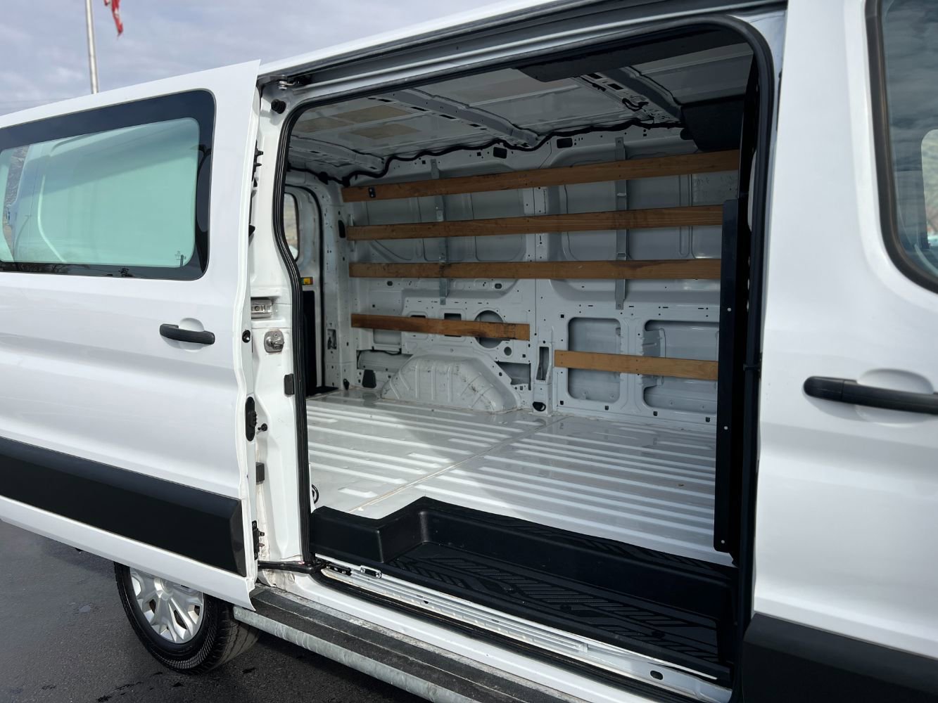 Used 2022 Ford Transit 250 Low Roof w/ Exterior Upgrade Package image 20