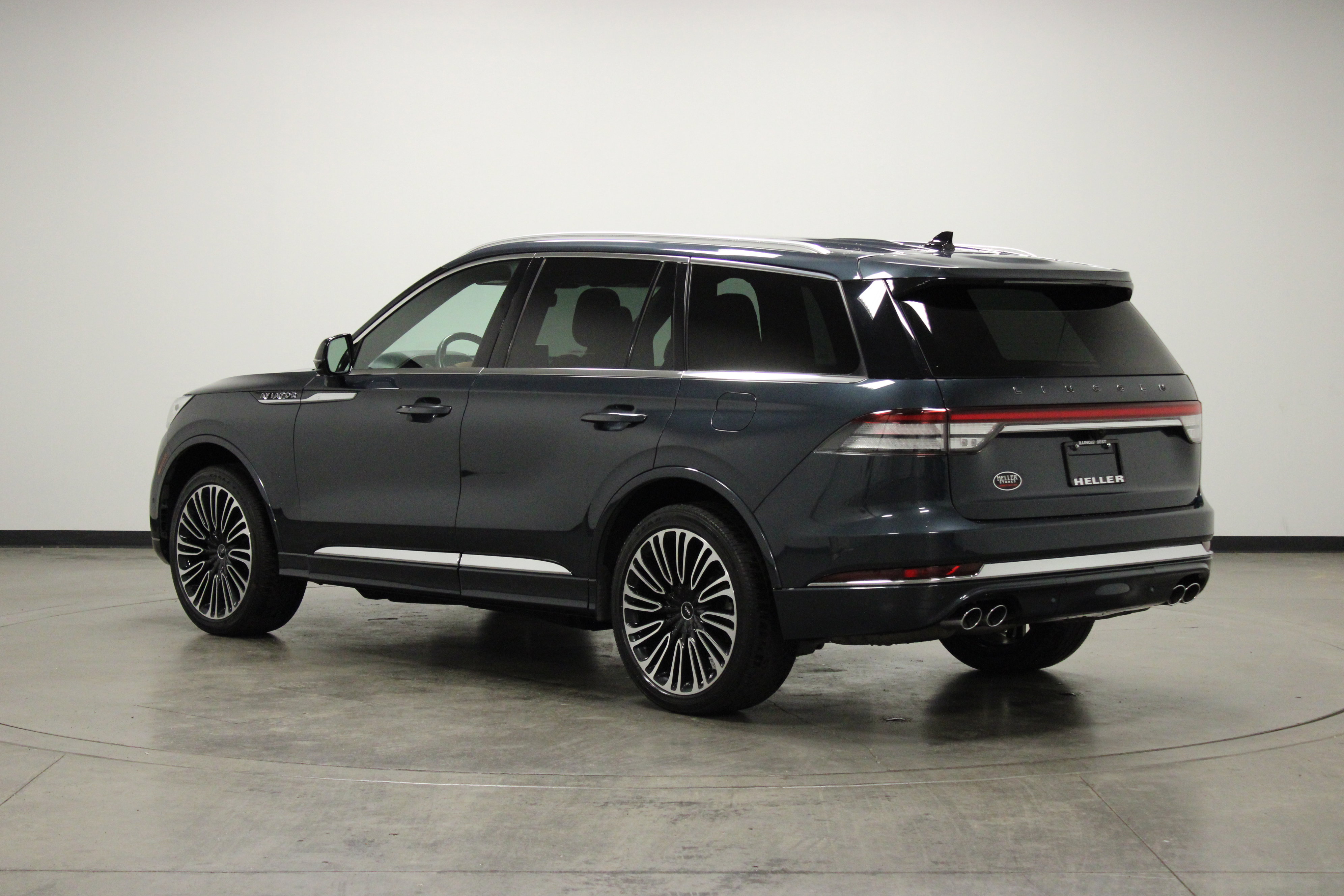 Used 2023 Lincoln Aviator Black Label w/ Class IV Trailer Tow Package image 6