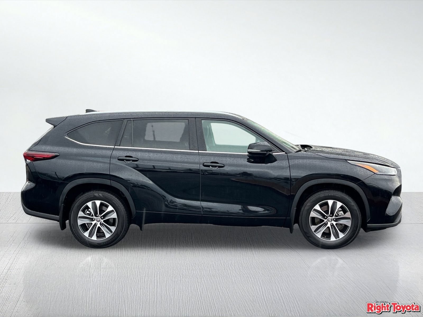 Certified 2024 Toyota Highlander XLE AWD/4WD image 8