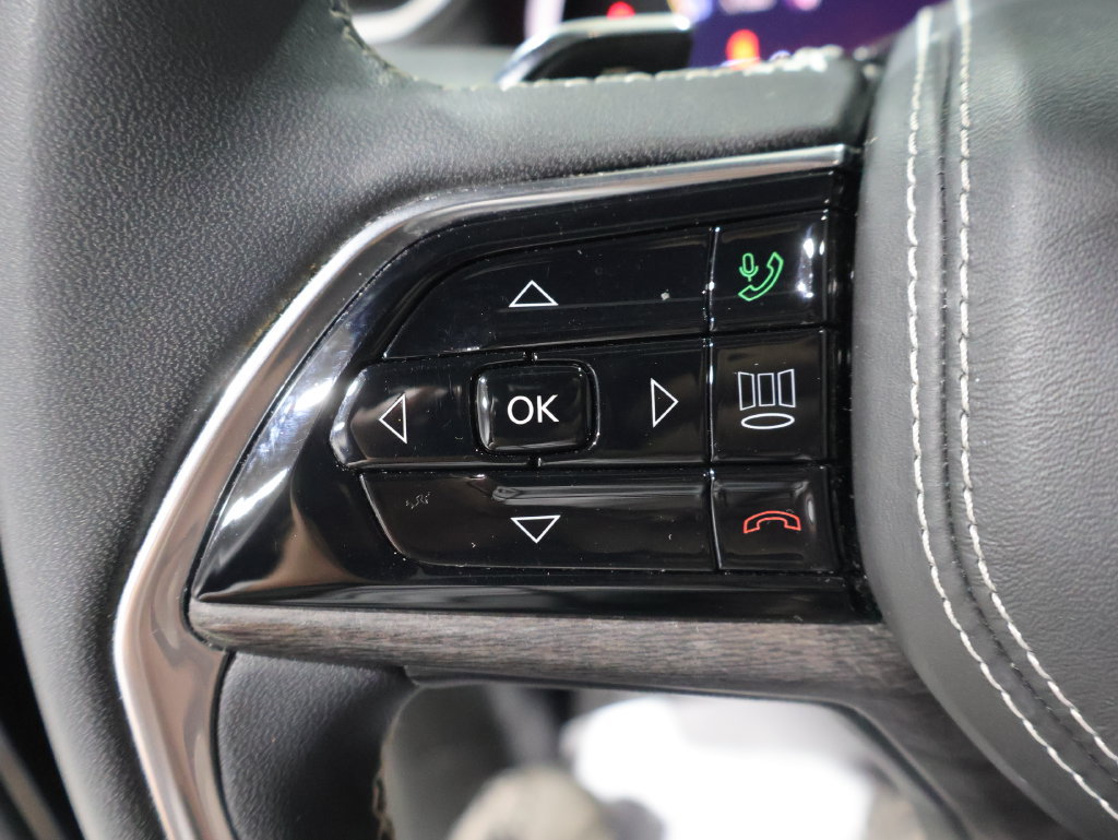 Certified 2023 Jeep Grand Cherokee Overland w/ Luxury Tech Group IV AWD/4WD image 32