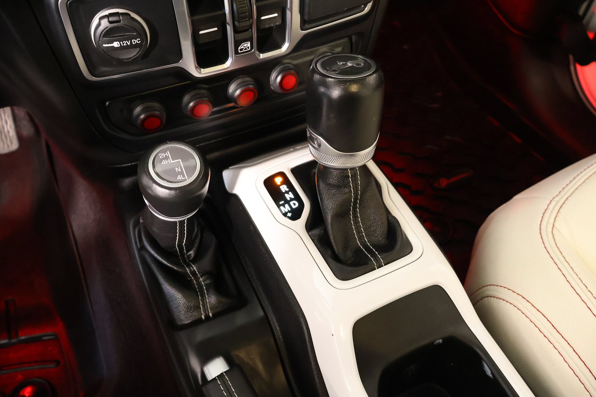 Used 2019 Jeep Wrangler Unlimited Sahara AWD/4WD image 9