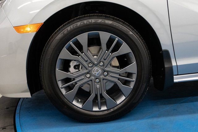 New 2026 Honda Odyssey Touring image 2