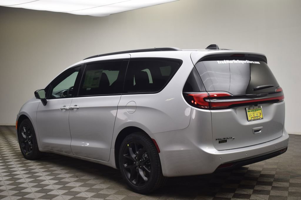 New 2026 Chrysler Pacifica Select w/ S Appearance Package FWD image 13
