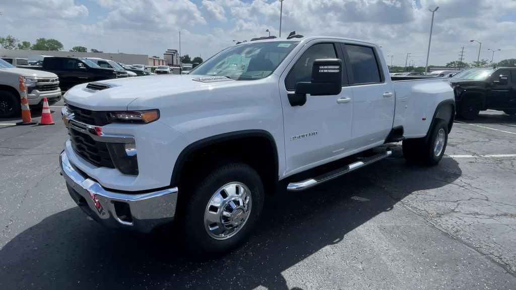 New 2026 Chevrolet Silverado 3500 LT w/ All Star Edition AWD/4WD image 6